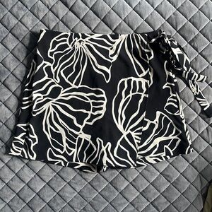 Mini Wrap Skort Black and White Abstract Flora